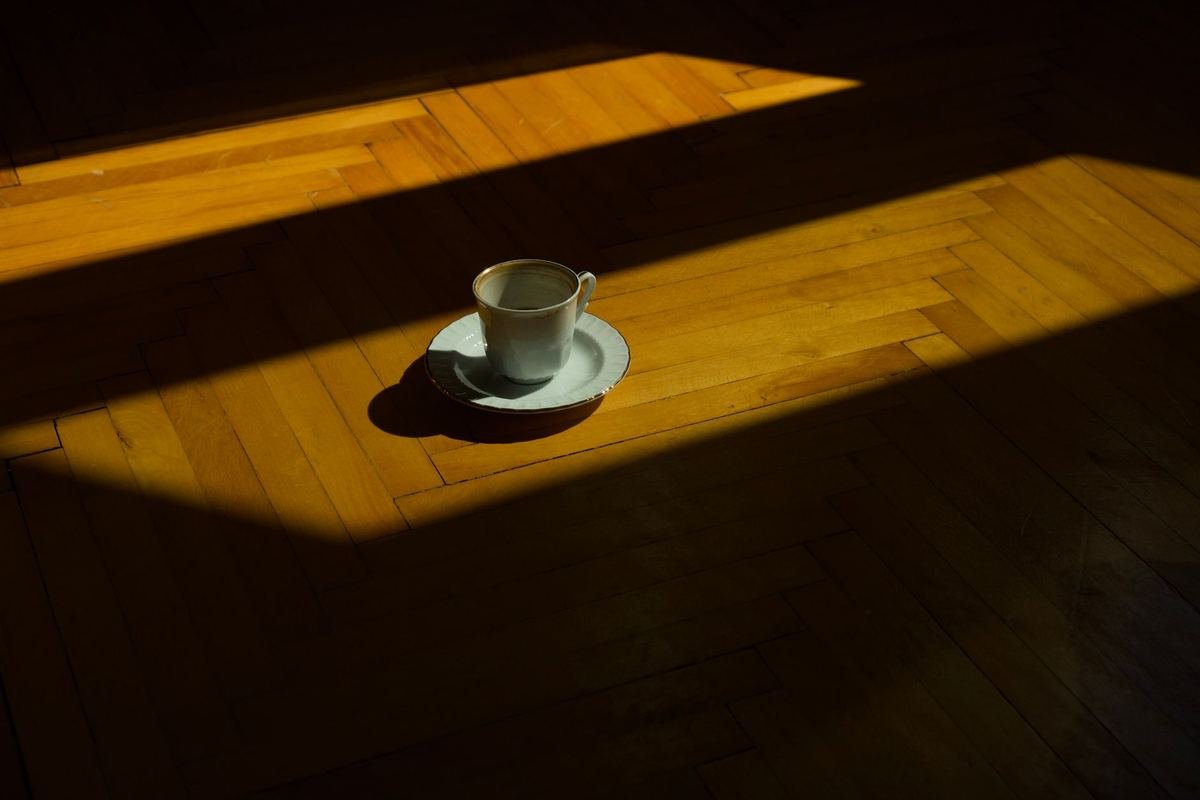 El reloj de la cocina y la taza vacía: la ventana del ayuno intermitente